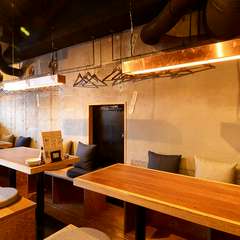 リーズナブルな飲み放題付きのコース料理で名物を堪能