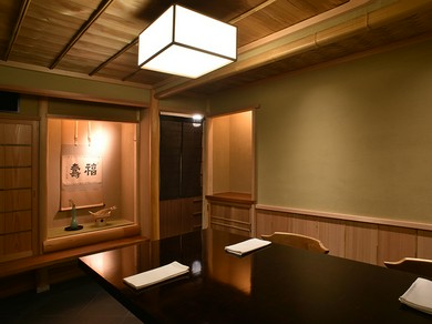 プライバシー万全の個室でも、料理はタイミング良く提供