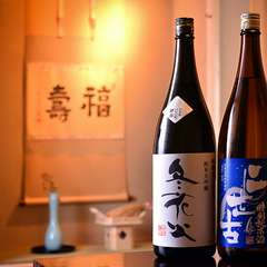 お好みに応じられるよう、日本酒は幅広いラインナップで