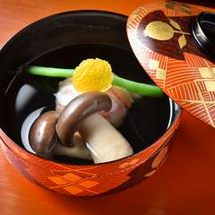 あっさり出汁を合わせることで、旬のズワイガニの甘みを引き立てる冬のある日の『お椀』