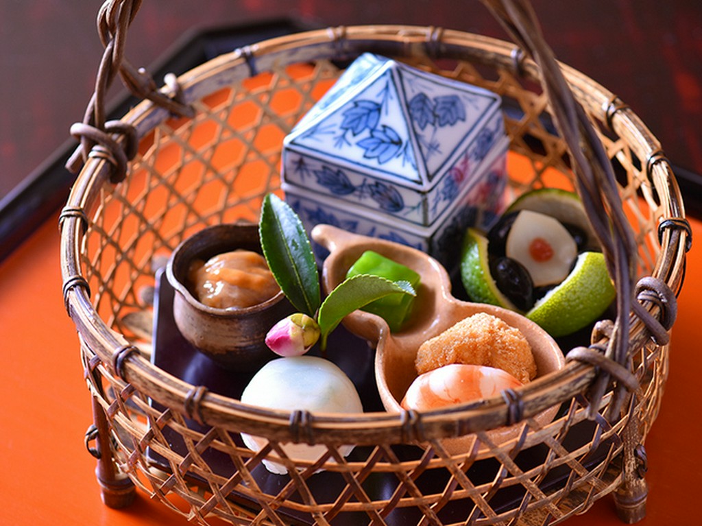 “少し足りない“日本料理の美学。北海道の旬を盛り込む彩り豊かな『八寸』