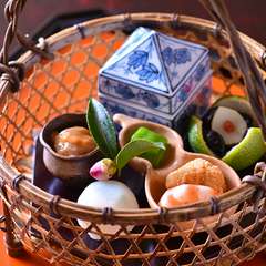 “少し足りない“日本料理の美学。北海道の旬を盛り込む彩り豊かな『八寸』