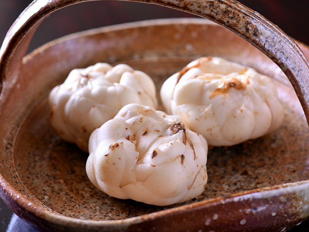 甘みと食感に多くの料理人が惚れ込む。冬の訪れを告げるの百合根