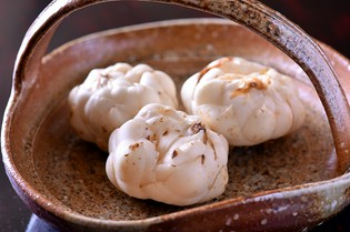 甘みと食感に多くの料理人が惚れ込む。冬の訪れを告げるの百合根