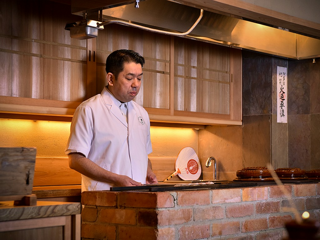 厨房に立つ料理人は演者。その所作のすべては、お客様のために