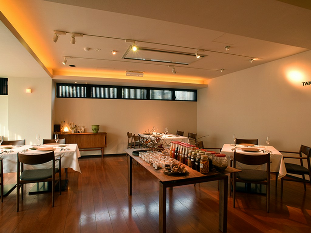 北海道らしさが漂う、木のぬくもりに包まれる店内