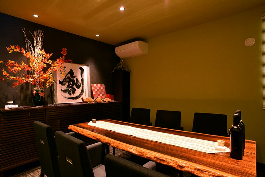 人目に触れずにくつろげる接待に最適な個室も完備