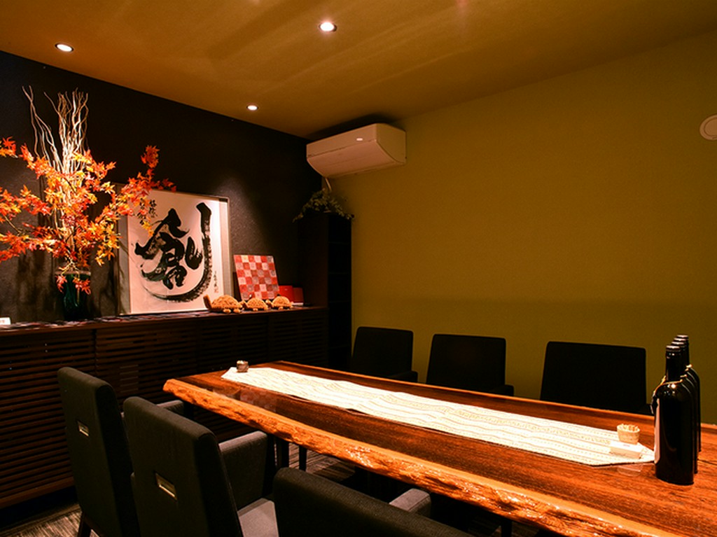 人目に触れずにくつろげる接待に最適な個室も完備