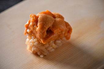 根室産最上級品をたっぷりと使用。濃厚な旨みに口中が満たされる『ウニ』
