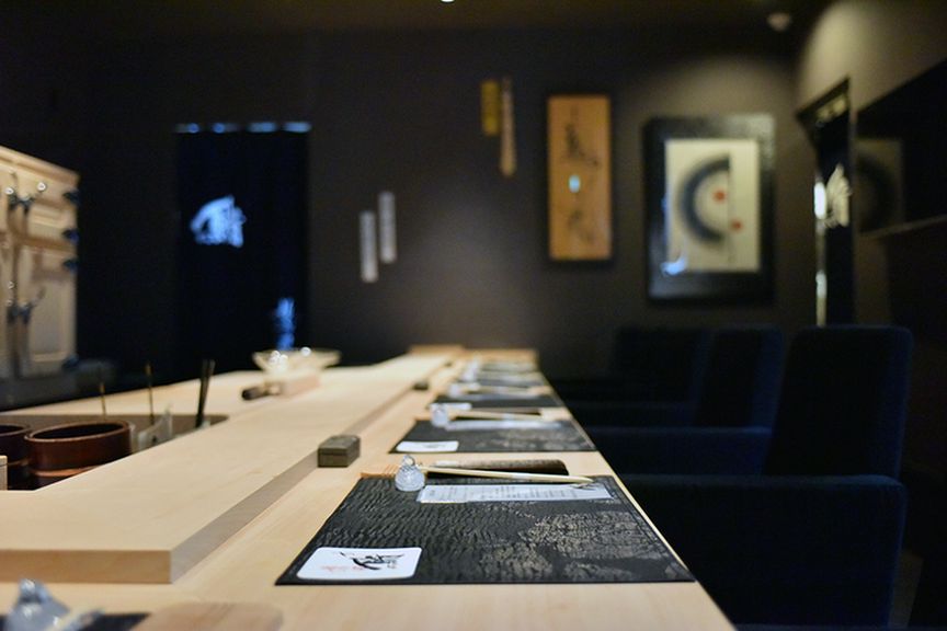 高級車に匹敵する価値を持つ、一枚板のカウンター