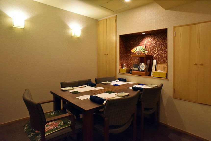 個室でも変わらずに楽しめるライブパフォーマンス