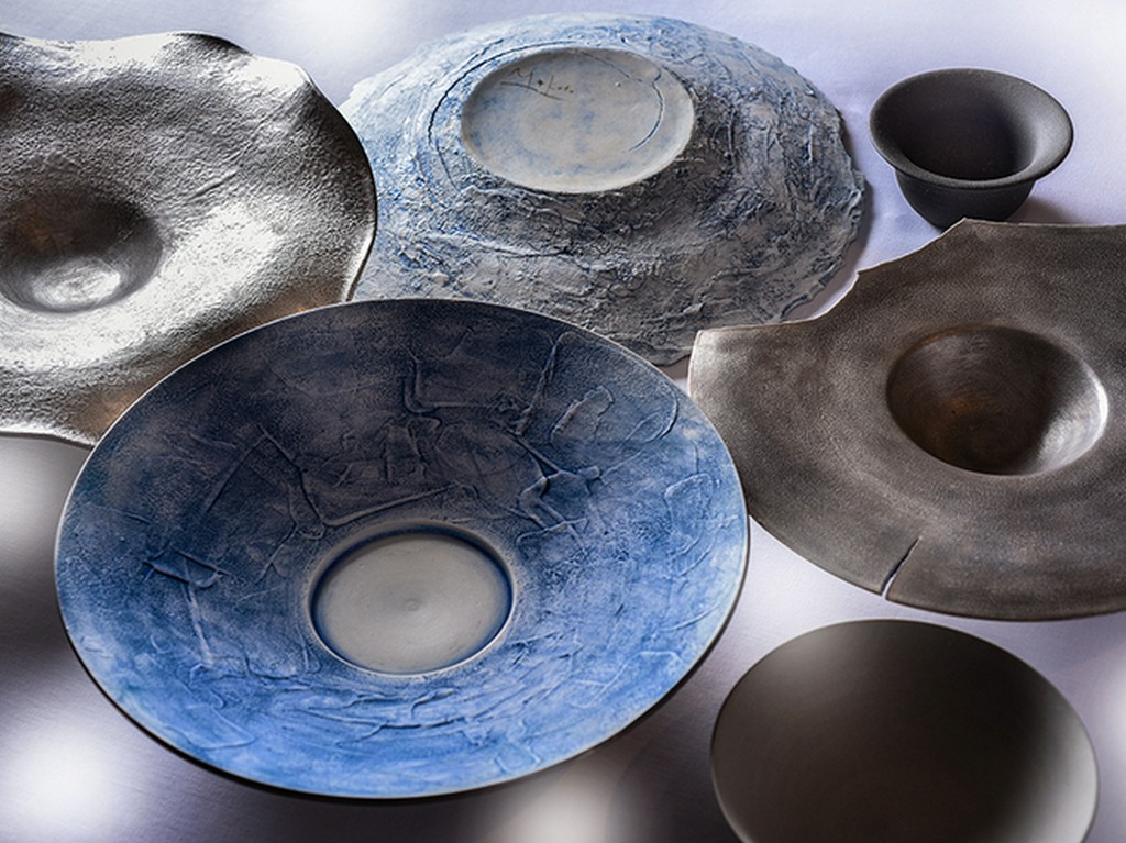 器もシェフ自身の作。アシンメトリーの美が料理を彩る