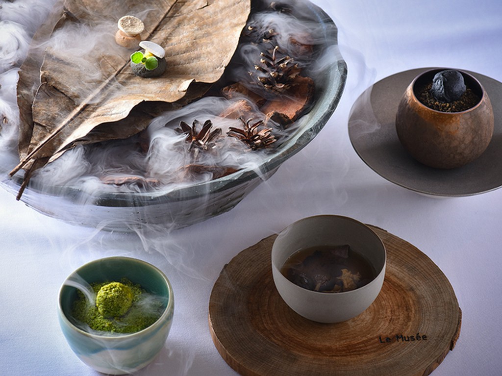 所在地である閑静な宮の森。その森の恵みを料理に込めた美しき『アミューズ』