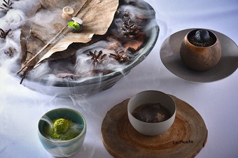 所在地である閑静な宮の森。その森の恵みを料理に込めた美しき『アミューズ』