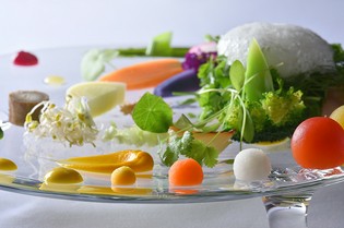 50種の野菜を使うオープン以来の名物『ミュゼのサラダ』