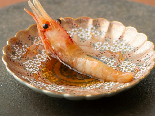 料理を彩る美しい日本の器にも注目