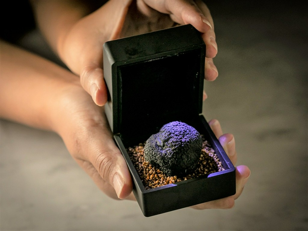 ジュエリーボックスに入った『トリュフ』