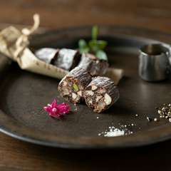  パルミジャーノレジャーノとブラックオリーブのサラミ