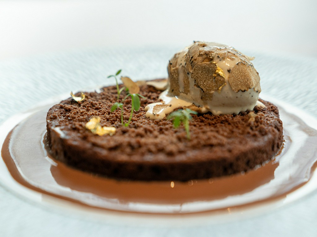 見た目が華やかなデザートはお酒との相性も抜群