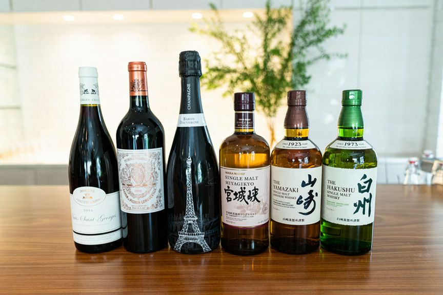 数百種類のワインからおすすめの一杯をお選びします