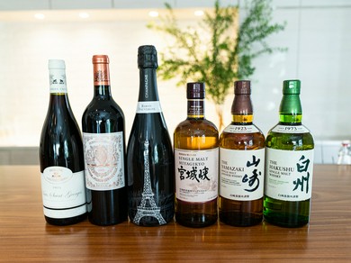 数百種類のワインからおすすめの一杯をお選びします