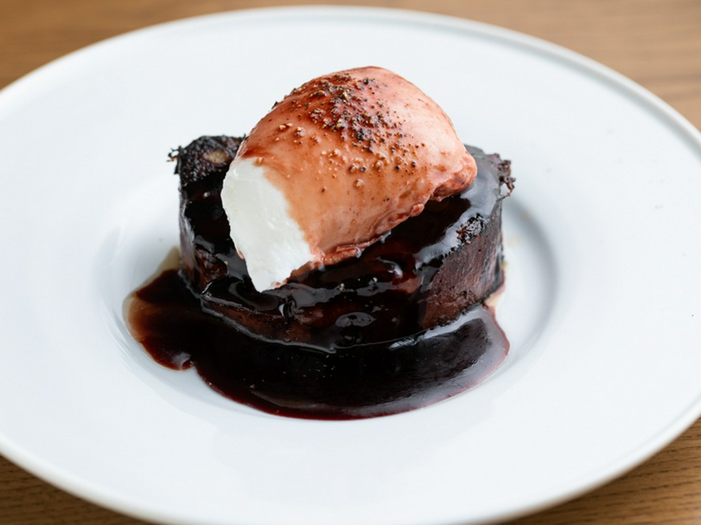 お店オリジナルアレンジの『ブーダン・ノワールの焼きテリーヌ』