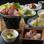 先付、造り、和牛すき煮、天ぷら盛合せ、ご飯、味噌椀、香の物、お食後