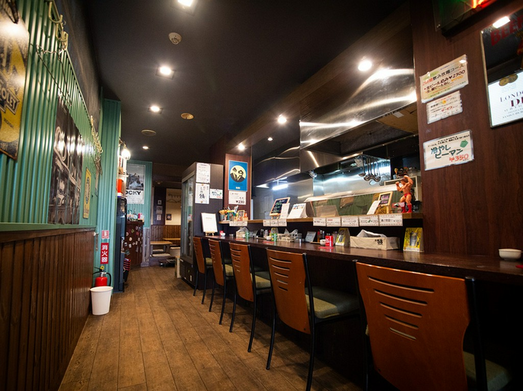 店内の座席数は20人分。立食なら25人まで対応可能