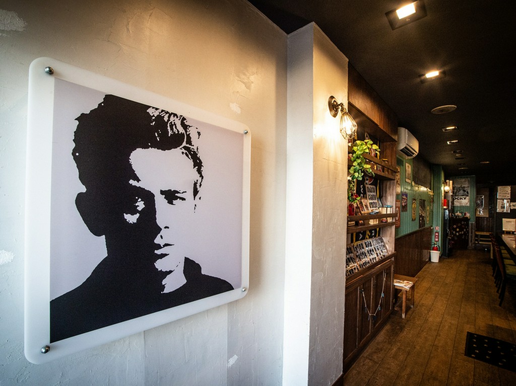 店内はアメリカンテイスト。お洒落な雰囲気です