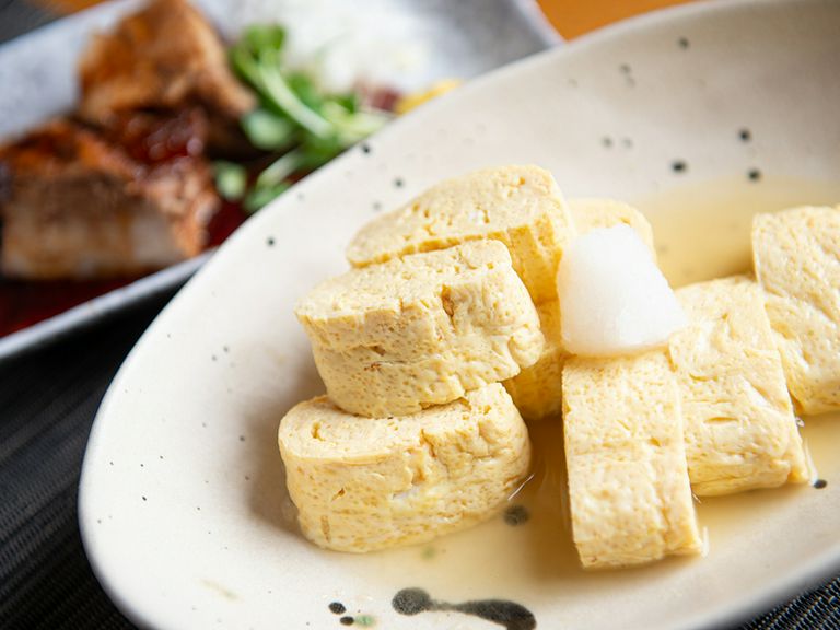 フワフワの食感とあふれ出る出汁。技術の光る『出汁巻玉子』