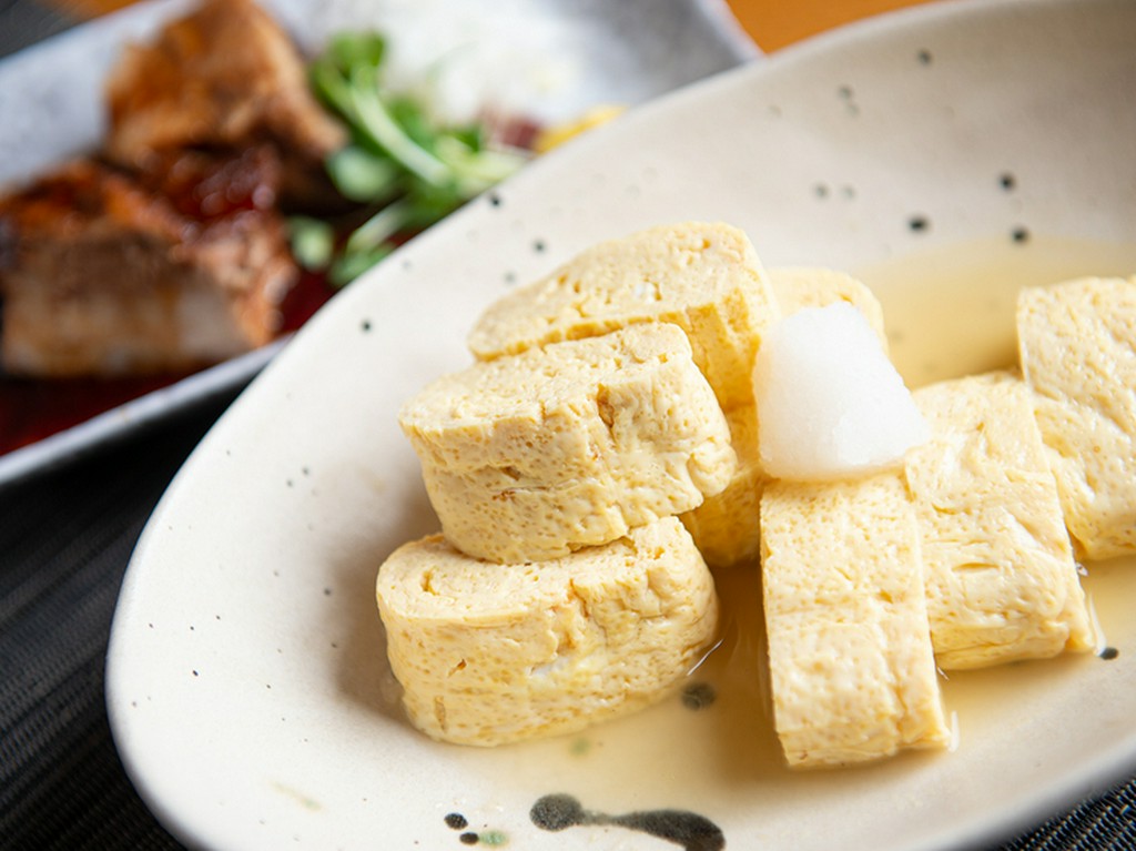 フワフワの食感とあふれ出る出汁。技術の光る『出汁巻玉子』