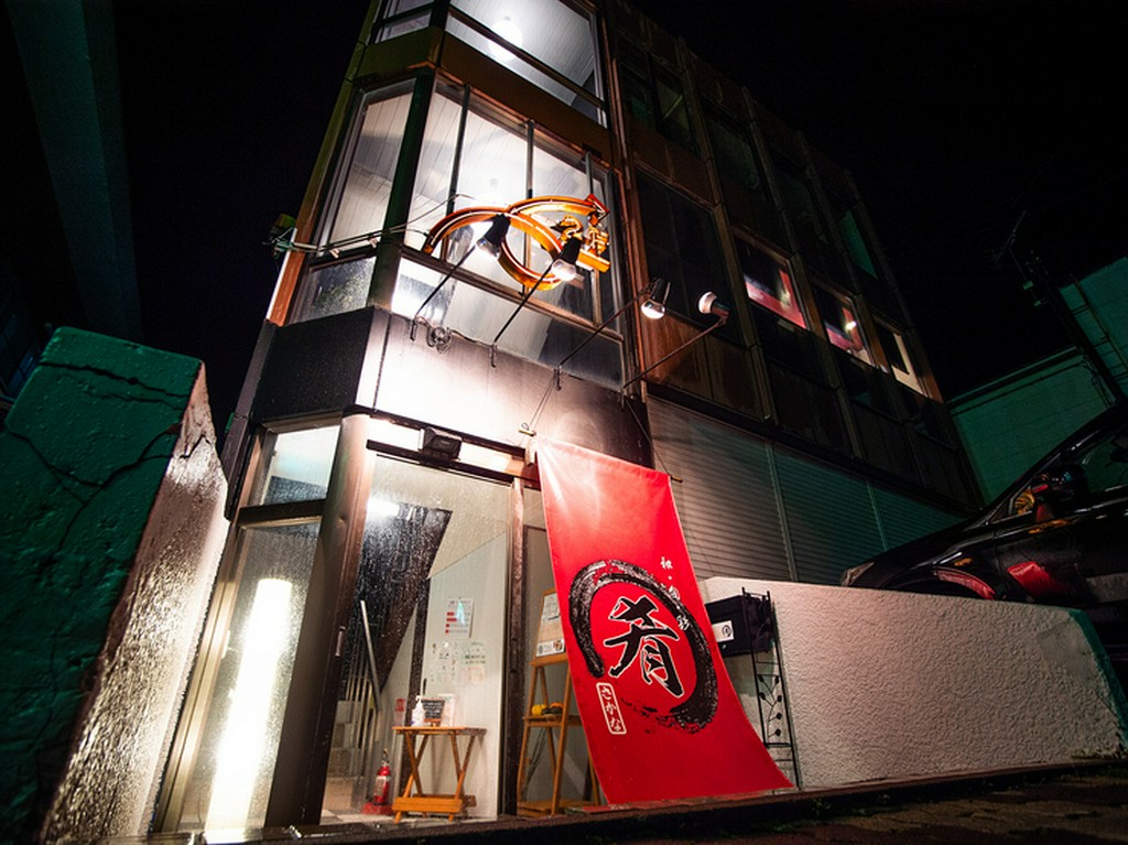 お店は今金町バスターミナルから徒歩1分の便利な立地