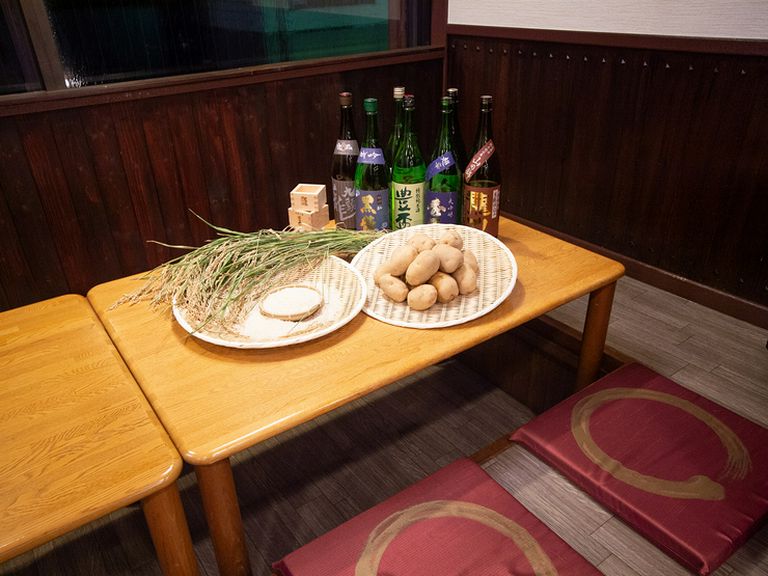 地元の新鮮な素材を肴に各地の銘酒が楽しめます