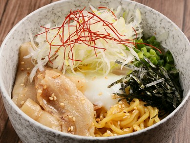 〆だけではもったいない！　主役級の魅惑の味わい『やきとり屋の油そば』