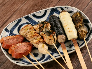 備長炭を使いじっくりと焼き上げる『串焼各種』