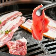 希少なしんきん牛を食べ放題で味わえるプランが1番人気！食べ放題メニューは実に50種類以上、追加料金で飲み放題を付ける事も可能です！この贅沢な食べ放題コースは大変人気の為ご予約はお早めに！