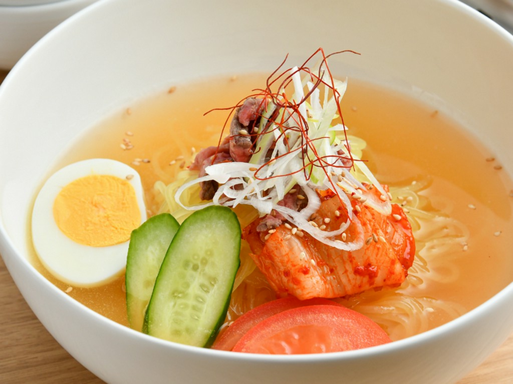 さっぱり＆スッキリ系のスープとシコシコ麺、パンチのある牛肉のハーモニーを楽しめる『しんきん牛の冷麺』