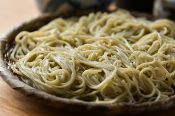 長年、和食で培った技をベースにした蕎麦や料理を提供