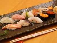 新鮮な道産のネタを彩り豊かに盛り込んだ『特選握り』