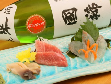 日本酒と相性ぴったり。鮮度抜群の魚介を厳選した『刺身の盛り合わせ』