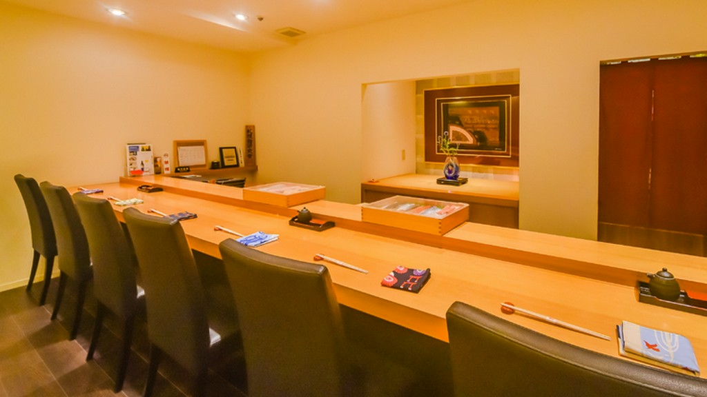 白壁に囲まれたシンプルな空間は、明るく清潔感のある雰囲気