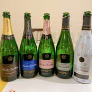 料理屋botanではchampagne は
世界販売量第3位の『ニコラフィアット』を多数取り揃えております。
現在、『エクスクルーシヴブリュット』、
『グランレゼルヴ』、『エクスクルーシヴ　ロゼ』、
『ブランドブラン』、『BIO』、『ブランドノワール』
『キュベスペシャル』、『キュベ225ロゼ』、
『パルムドール2008』.『パルムドールロゼ2008』.
の10種類ご用意しております。
その他マグナムもございます。


