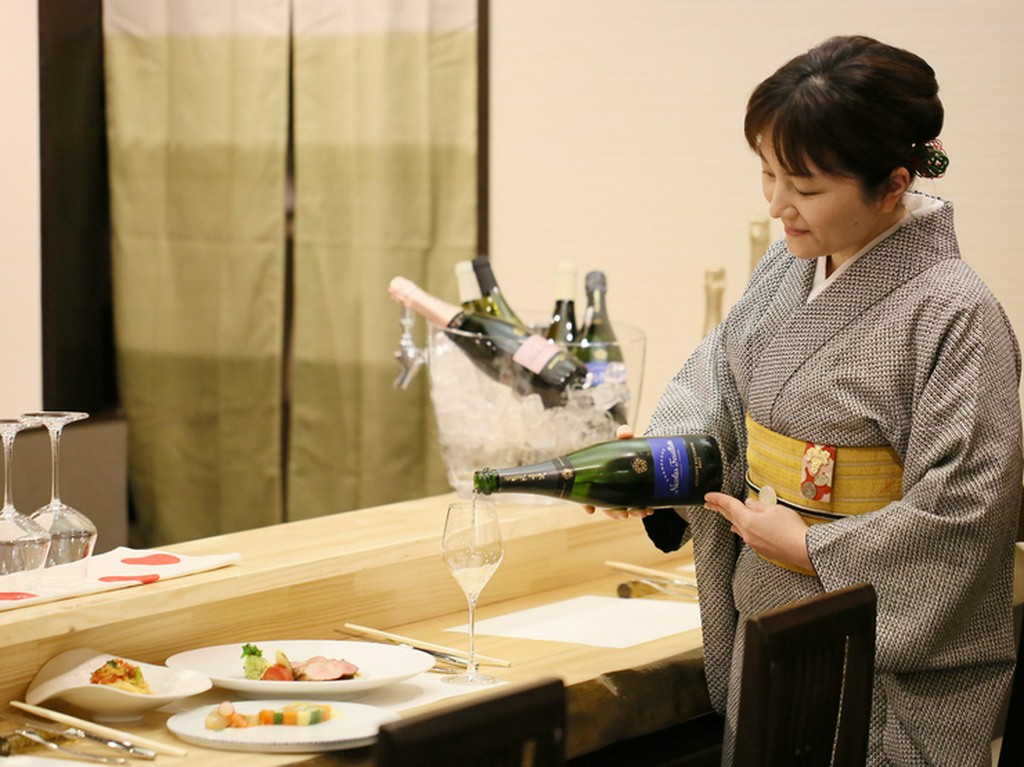 料理とお酒のペアリングに加え、食のトータルな楽しみをお届け