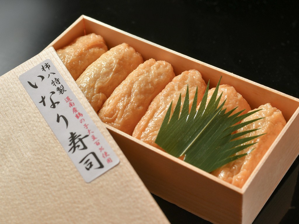 自家製の油揚げを使用した、お土産用『いなり寿司』が評判