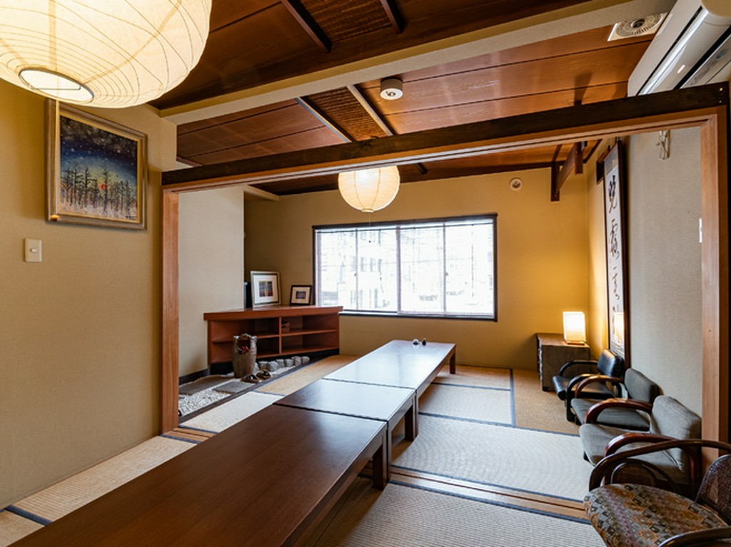 最大16名まで対応可能。ゆったりくつろげる2階の座敷