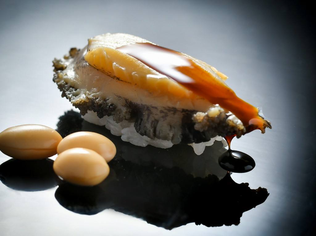 丹精込めた握りと季節の料理で、大切な取引先をおもてなし