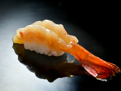 張りのある歯ごたえと甘みが楽しめる『牡丹海老づけ』