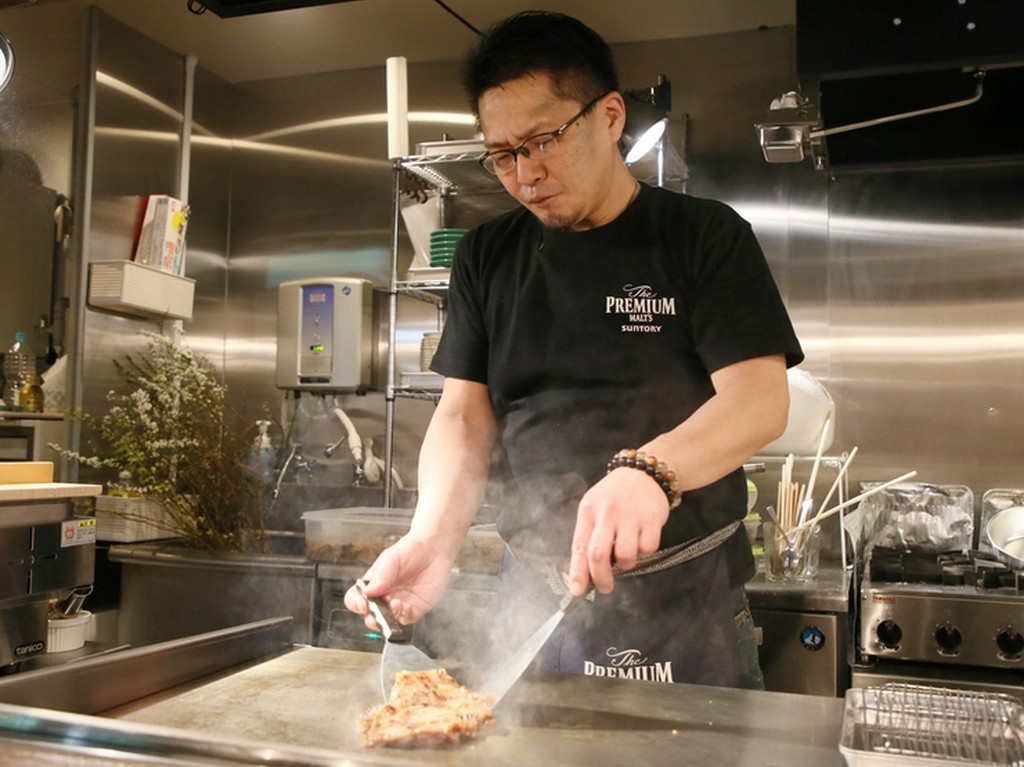 ゲストのことを第一に考えたおもてなしが心地よい、もつ煮居酒屋