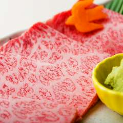 かみふらの和牛のスッキリとした脂のおいしさと、柔らかい肉質に思わず唸ってしまう『和牛特選ザブトン』