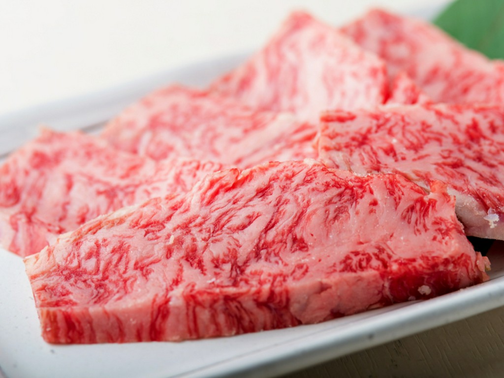 まさに焼肉の王道。値段はリーズナブルでも、黒毛和肉のおいしさをしっかり味わえるのが嬉しい『カルビ』